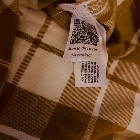 Lot of 2 Women's Long Sleeve Flannel Button-Down Shirt - Universal Thread - Picture 9 of 9